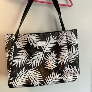 Lola Hilo, Hawaii Lauaʻe fern print bag, made with leather.